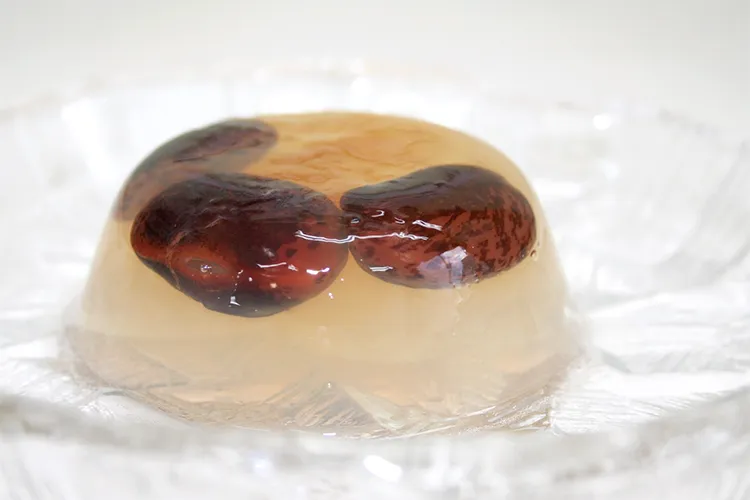 紫花豆の甘煮を入れた普通の寒天ゼリー