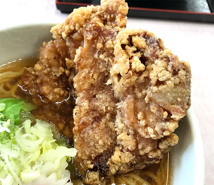 白樺亭さんの山賊焼ラーメンのアップ